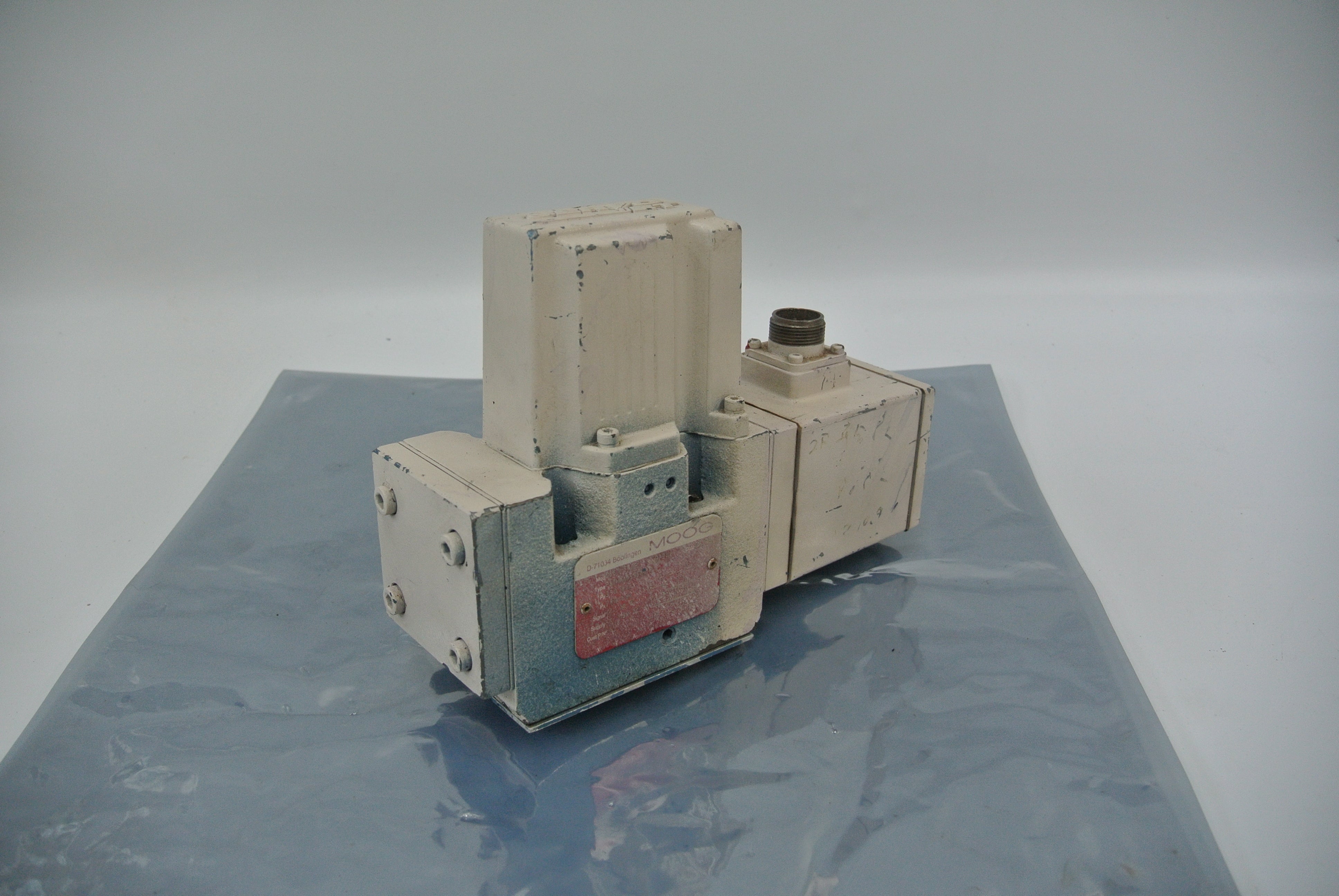MOOG D661-5009 Hydraulic Servo Valve - Rockss Automation