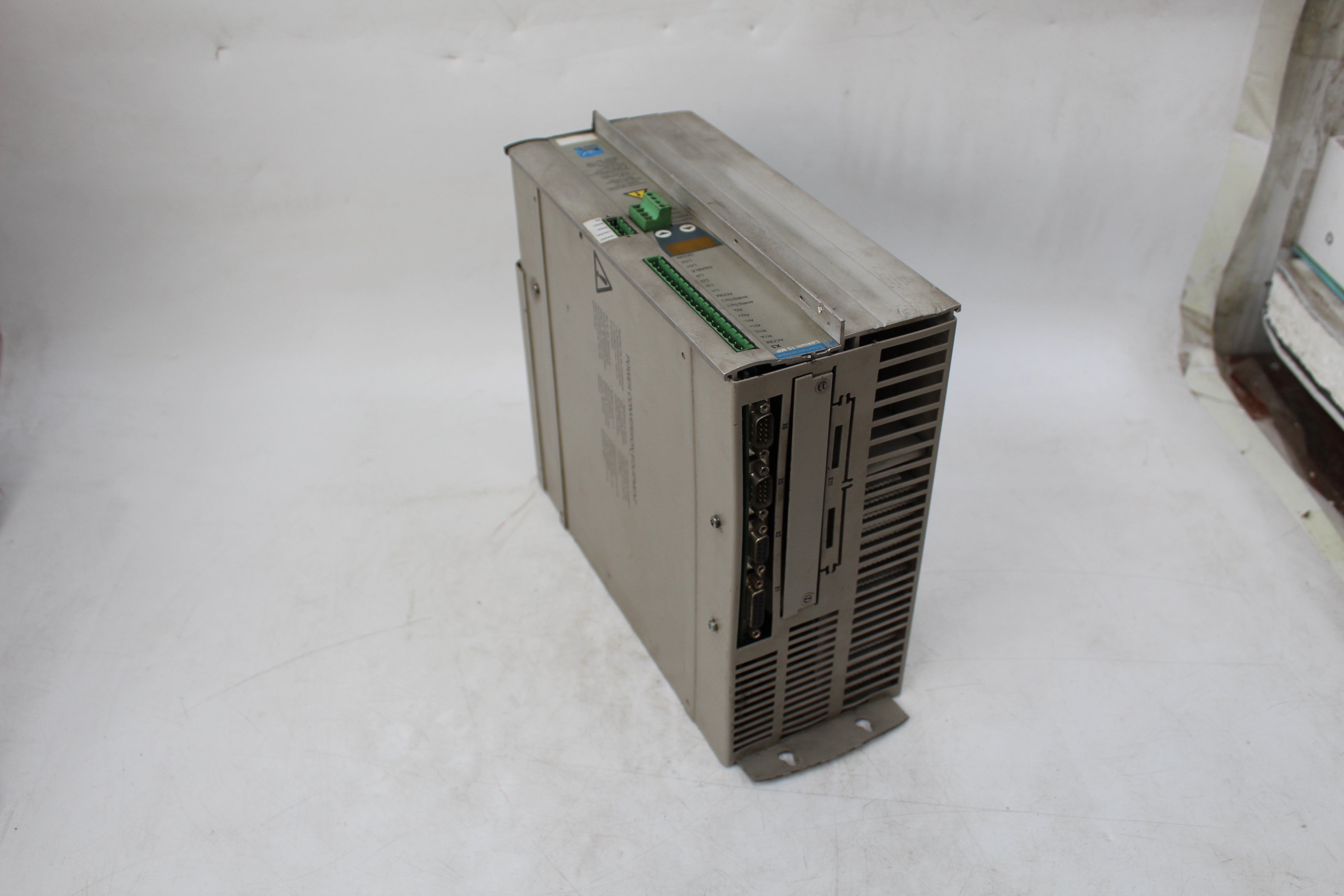 Schneider LXM15MD56N4 Lexium Servo Drive 208-480av - Rockss Automation