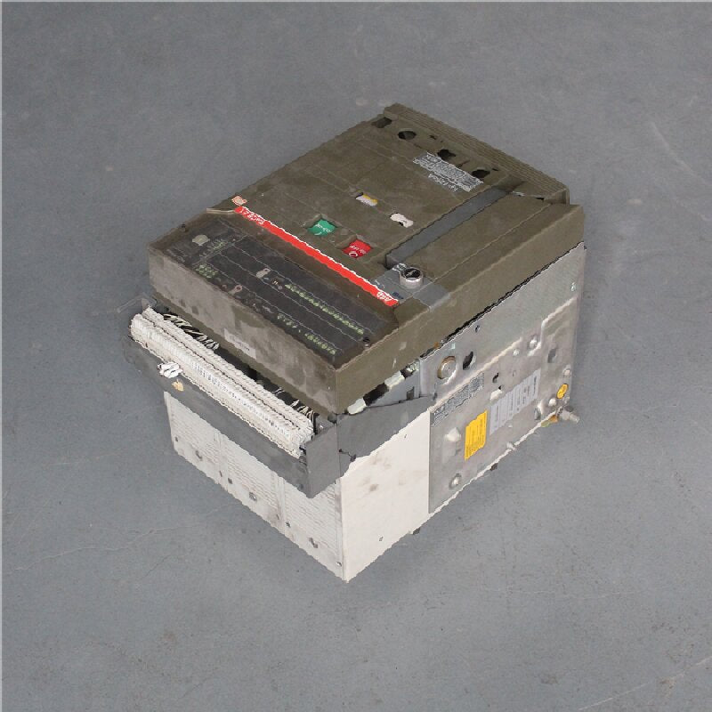 ABB SACE E1B 斷路器，附 ABB sace PR121/P 固態程式設計器 LSI