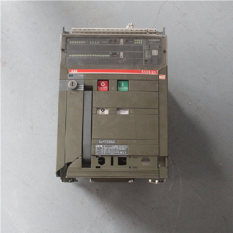 ABB SACE E1B 斷路器，附 ABB sace PR121/P 固態程式設計器 LSI