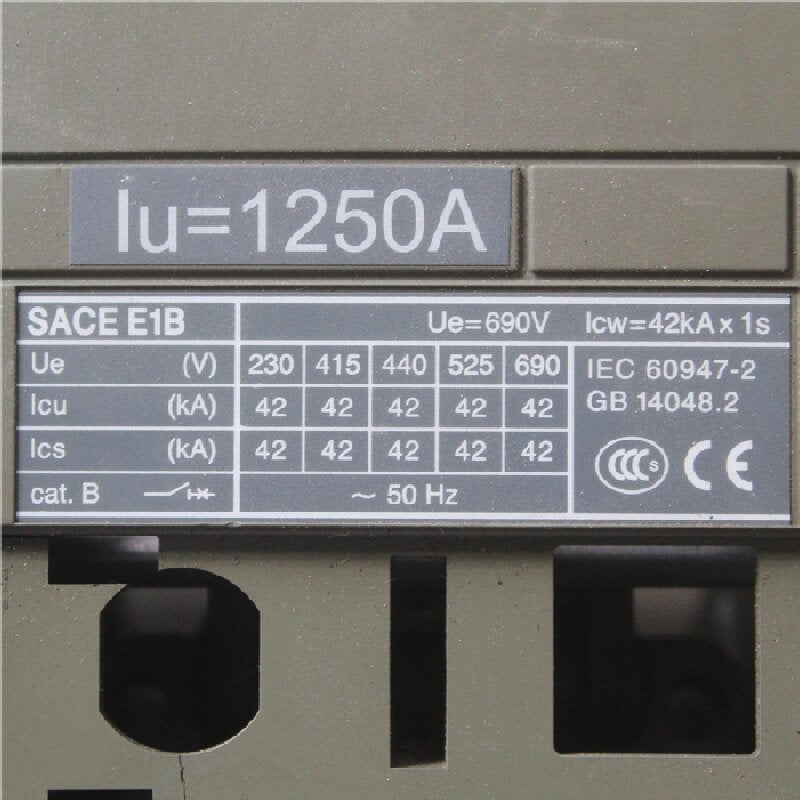 ABB SACE E1B 斷路器，附 ABB sace PR121/P 固態程式設計器 LSI