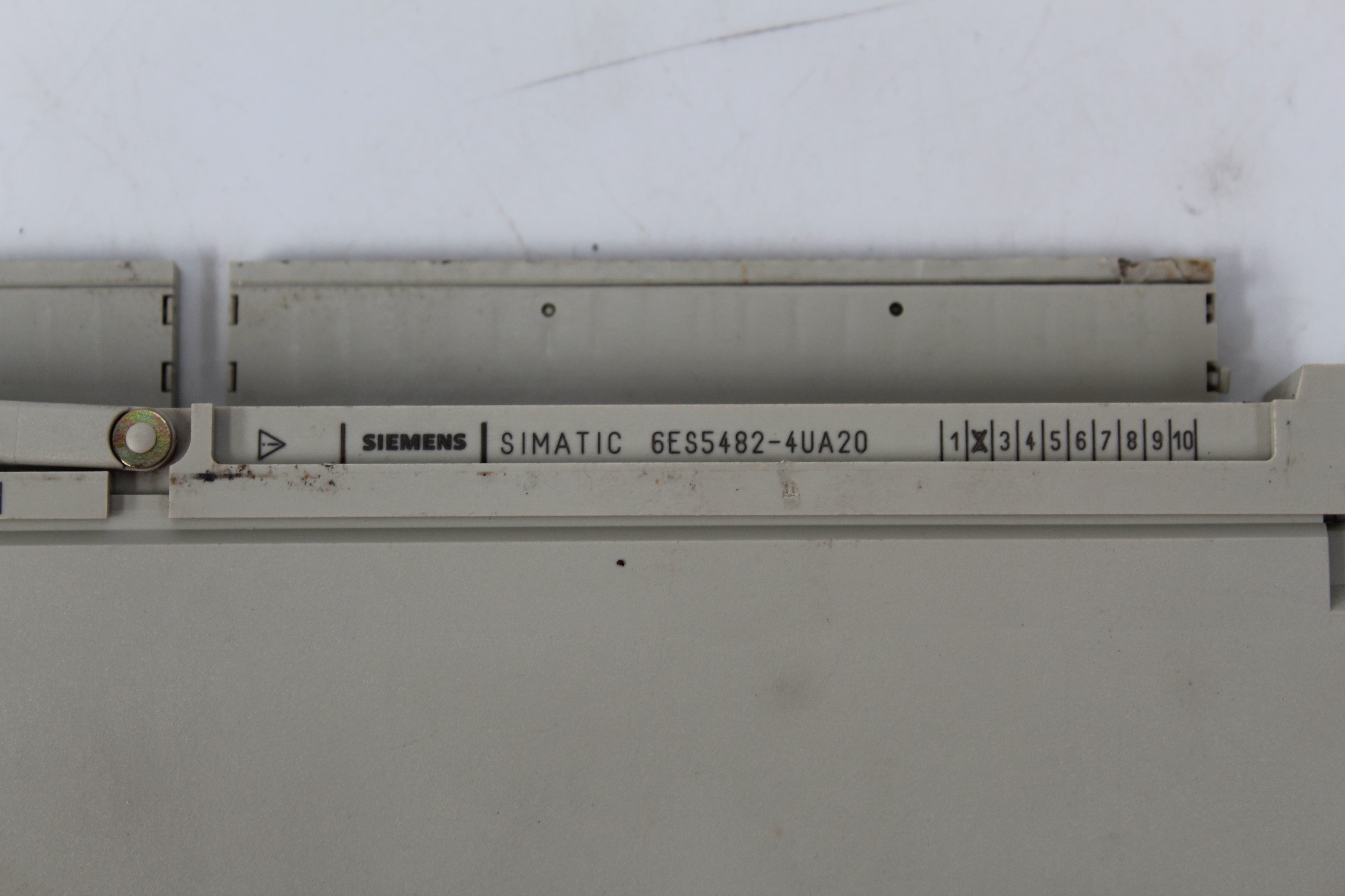 Siemens 6ES5482-4UA20 Digital Input/Output Module - Rockss Automation