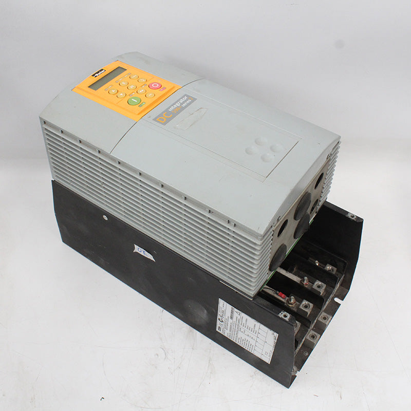 Eurotherm 590P/0110/500/0011/UK/AN/0/0/0 590P-53311020-P00-U4A0 直流調速器