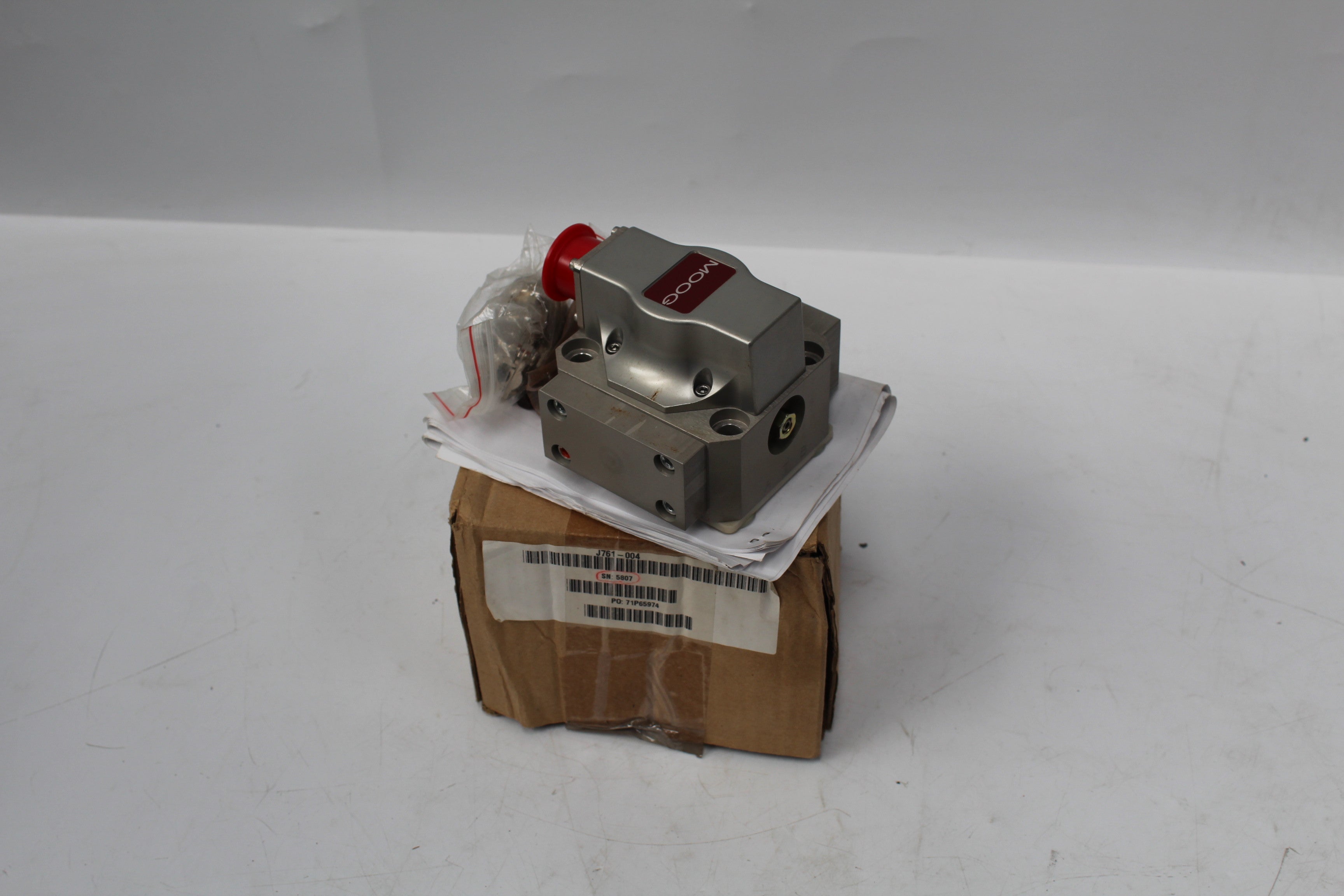 MOOG J761-004 Hydraulic Servo Valve - Rockss Automation